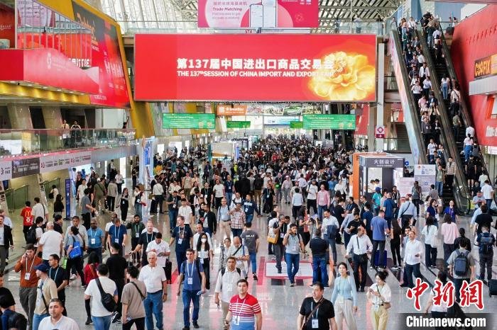 စမတ်ထုတ်လုပ်ခြင်း QGM သည် Canton Fair တွင်ထွန်းလင်းတောက်ပ | QGM ၏ရှယ်ယာများသည်ကမ္ဘာကြီးကိုတရုတ်အုတ်စက်များ၏စွမ်းအားကိုမြင်စေနိုင်သည်