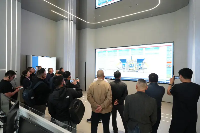 ၈ ကြိမ်မြောက် တရုတ် ဆောက်လုပ်ရေးလုပ်ကွက်များအသင်း၏ ဒုတိယအမြဲတမ်းကောင်စီအစည်းအဝေးကို Quanzhou တွင်ကျင်းပခဲ့ပါသည်။ Quangong Machinery Co., Ltd. သည် Industry Exchange and Development အတွက် ပံ့ပိုးပေးပါသည်။