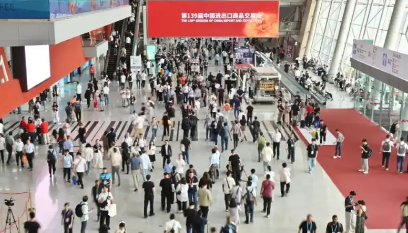 Canton Fair တွင်၊ Quangong Machinery Co., Ltd. သည် ၎င်း၏ ခွန်အားဖြင့် နိုင်ငံရပ်ခြားမှ သုံးစွဲသူများ၏ နှစ်သက်မှုကို ရရှိခဲ့သည်။